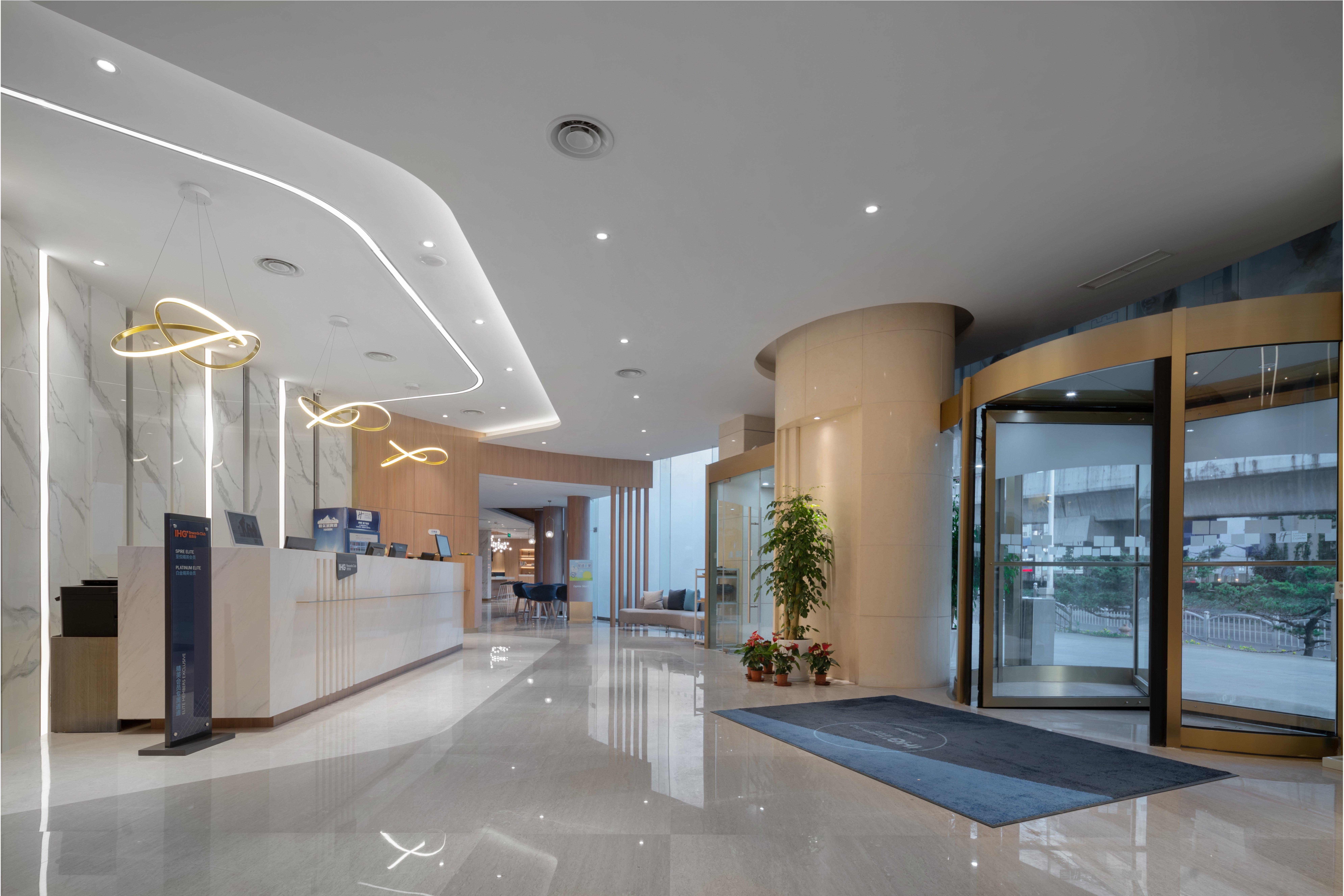 Holiday Inn Express Shanghai Jinqiao Central By Ihg Экстерьер фото