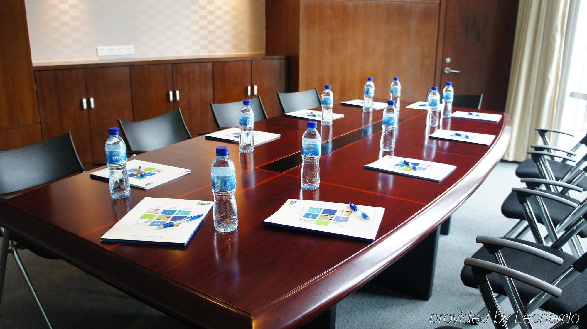 Holiday Inn Express Shanghai Jinqiao Central By Ihg Бизнес фото