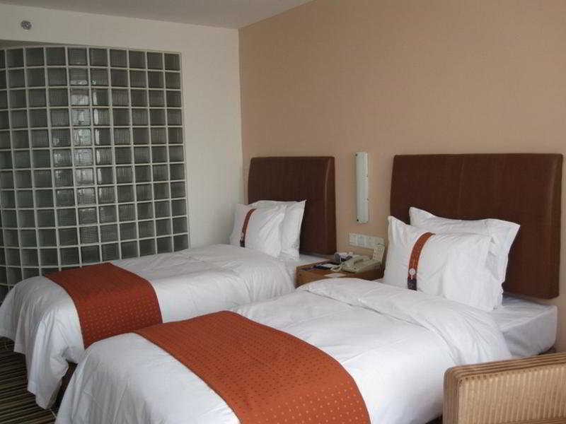 Holiday Inn Express Shanghai Jinqiao Central By Ihg Экстерьер фото