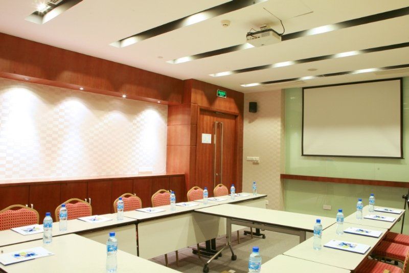 Holiday Inn Express Shanghai Jinqiao Central By Ihg Экстерьер фото