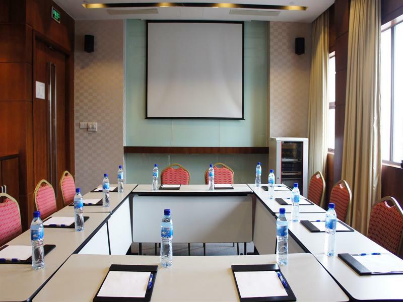 Holiday Inn Express Shanghai Jinqiao Central By Ihg Экстерьер фото